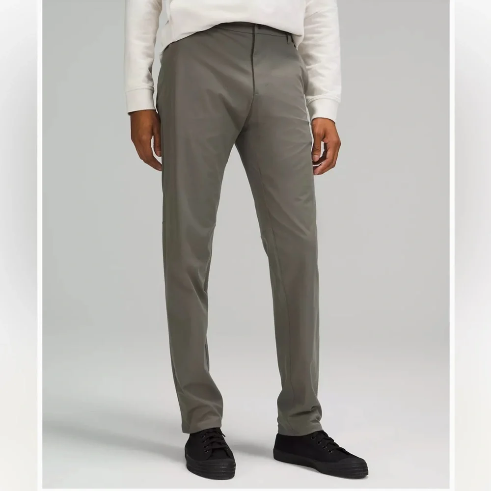 Commission Classic-Fit Pant  Size 34
Warpstreme